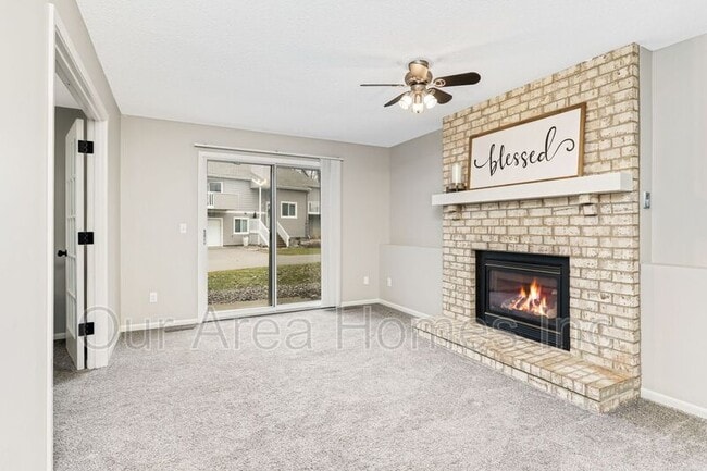 Building Photo - 5635 Sanibel Dr