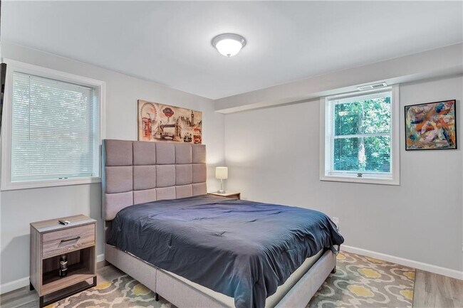 Building Photo - 2418 Bollingbrook Dr SW