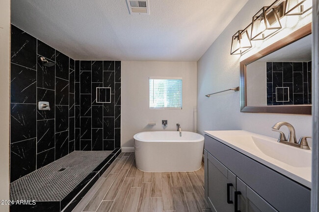 Building Photo - 11207 S Iroquois Dr