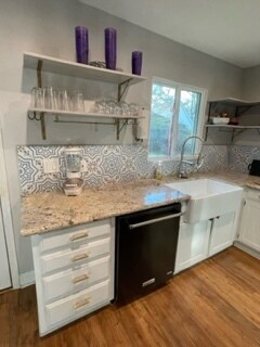 Kitchen - 233 Douglas Dr