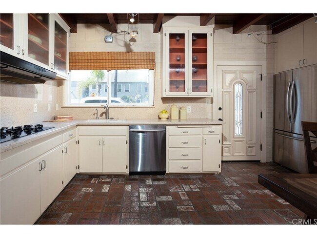 Stainless Steel Appliances - 34 60th Pl