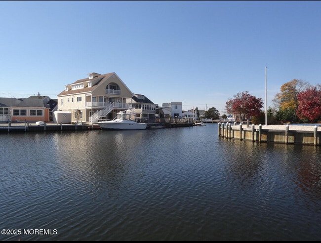 Primary Photo - 46 Longpoint Dr