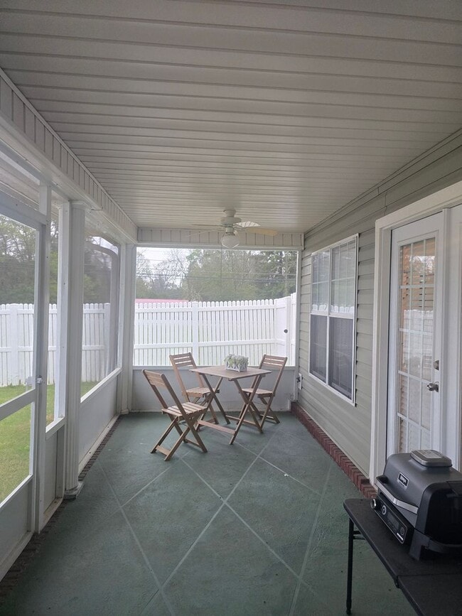 Building Photo - Woodland Park