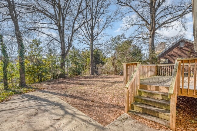 Building Photo - Available to Show