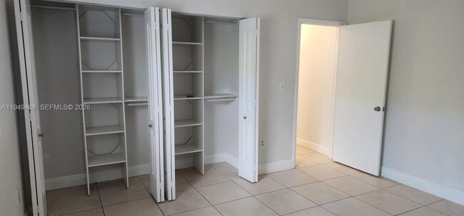 Building Photo - 6265 SW 31st St