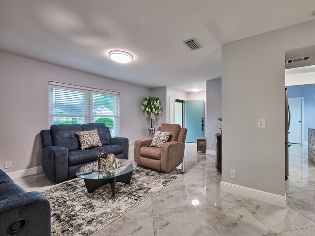 Building Photo - 1267 Summerwood Cir