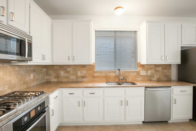 Building Photo - 2514 Crenshaw Dr