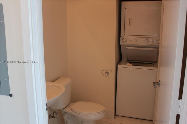 Building Photo - 888 Biscayne Blvd