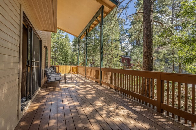 Building Photo - 335 Sandia Cir