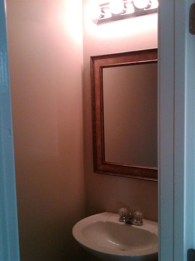 Building Photo - 3204 Sweet Clover Ln