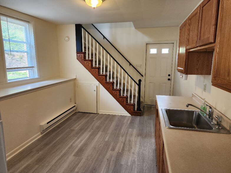 Building Photo - 309 Strasburg Ave