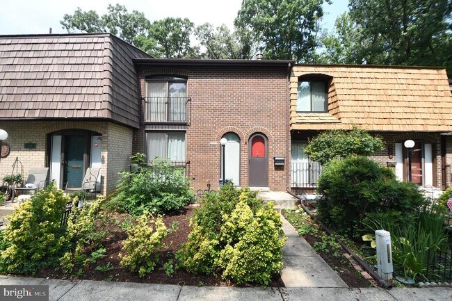 Building Photo - 8147 Inverness Ridge Rd