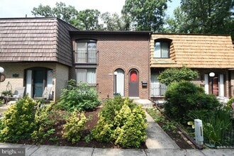Building Photo - 8147 Inverness Ridge Rd