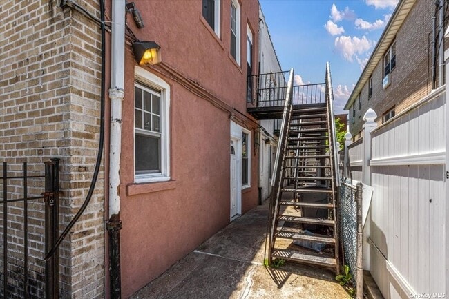 Building Photo - 1059 Vincent Ave