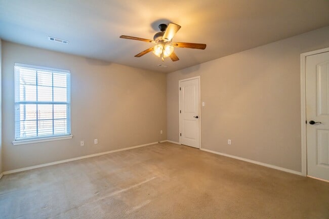 Building Photo - 7827 Huntington Way