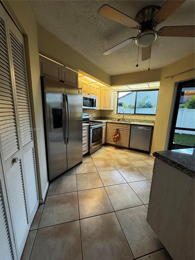 Building Photo - 951 SW 109th Ave