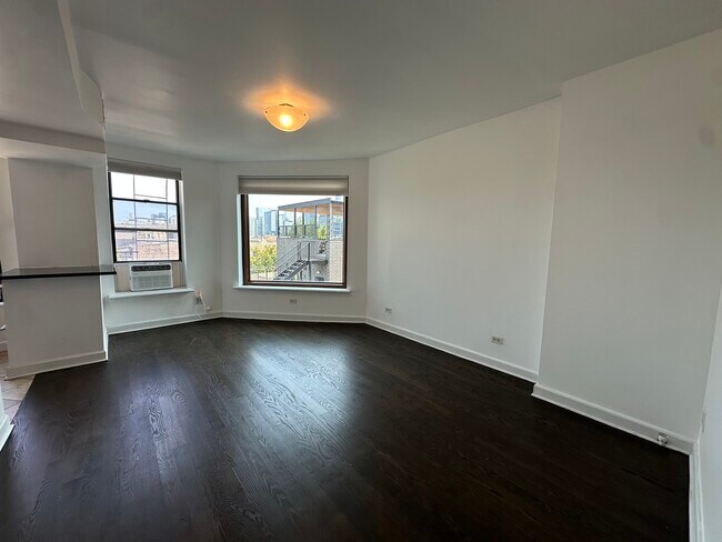 Building Photo - 607 N Noble St