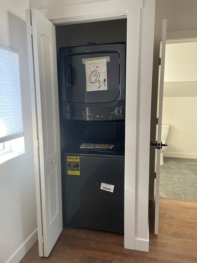 Building Photo - ADU blocks from Tennyson St! Available February 1st!