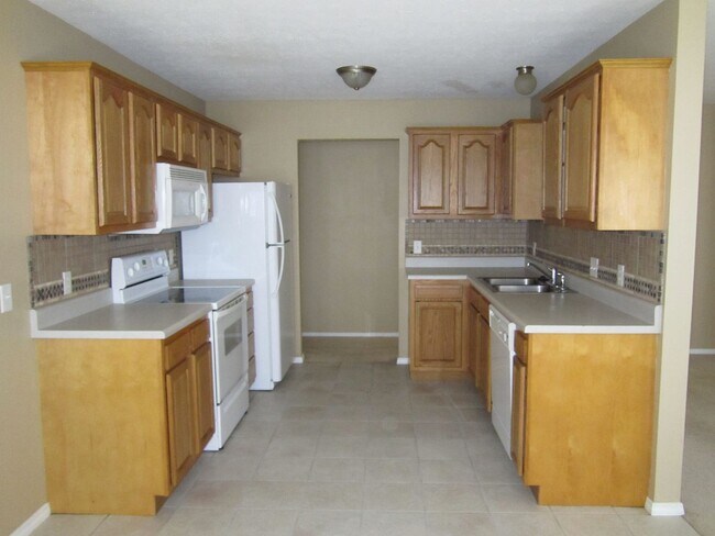 Building Photo - 412 E Denton Cir