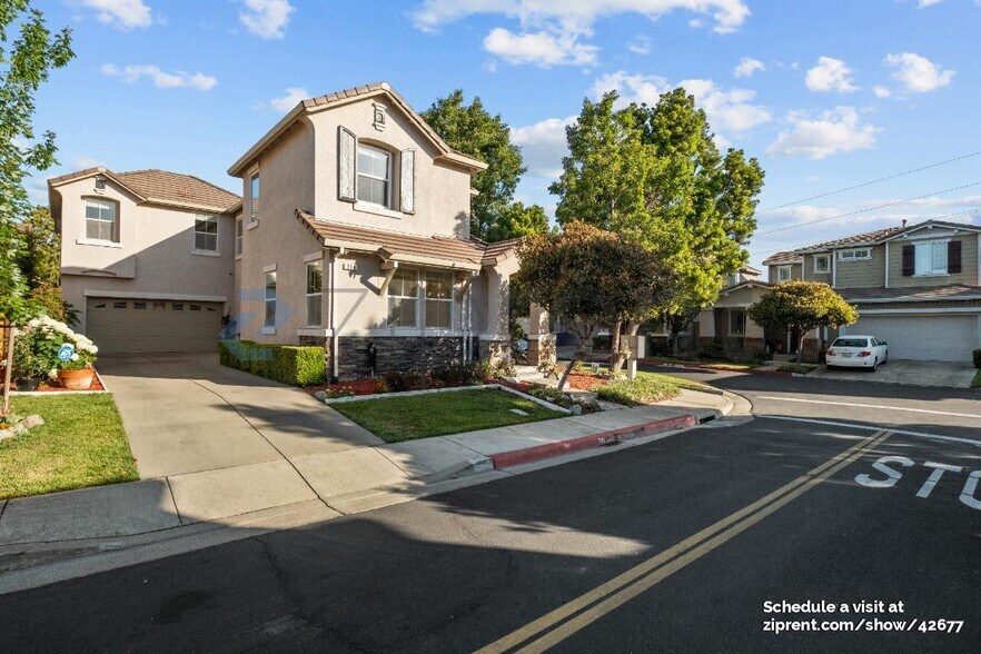 Building Photo - 554 Blue Cypress Way