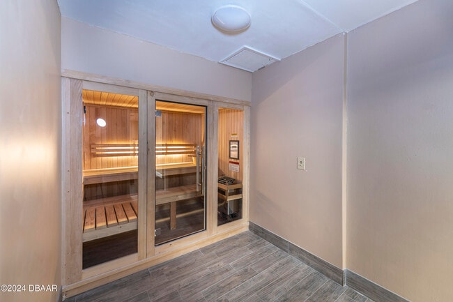 Building Photo - 935 N Halifax Ave