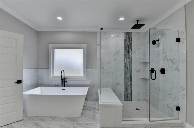 Building Photo - 960 Nours Cir SE