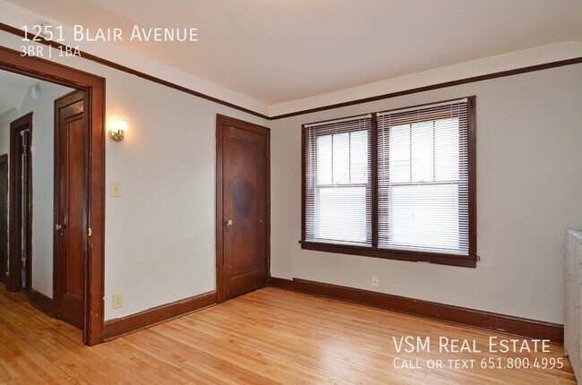 Building Photo - Beautiful 3 BD / 1 BA St. Paul Duplex.