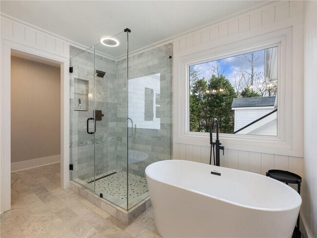 Building Photo - 3965 Hamilton View Way NE