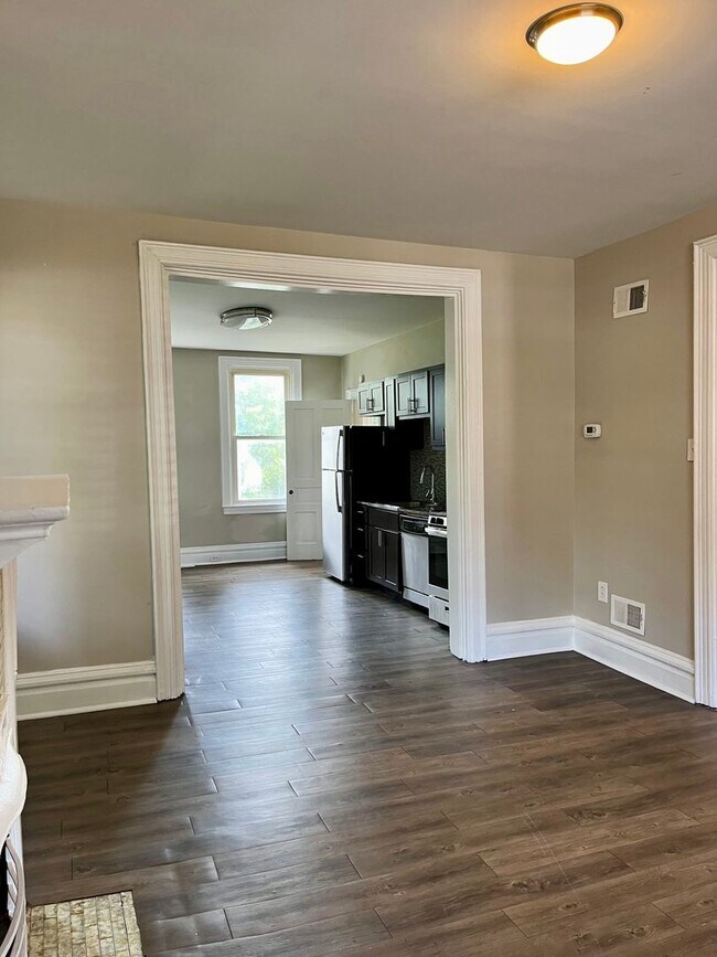 Building Photo - *** Gorgeous Mt. Washington Three Bedroom House * Fully Renovated * Near Grandview Ave * Pet Frie...