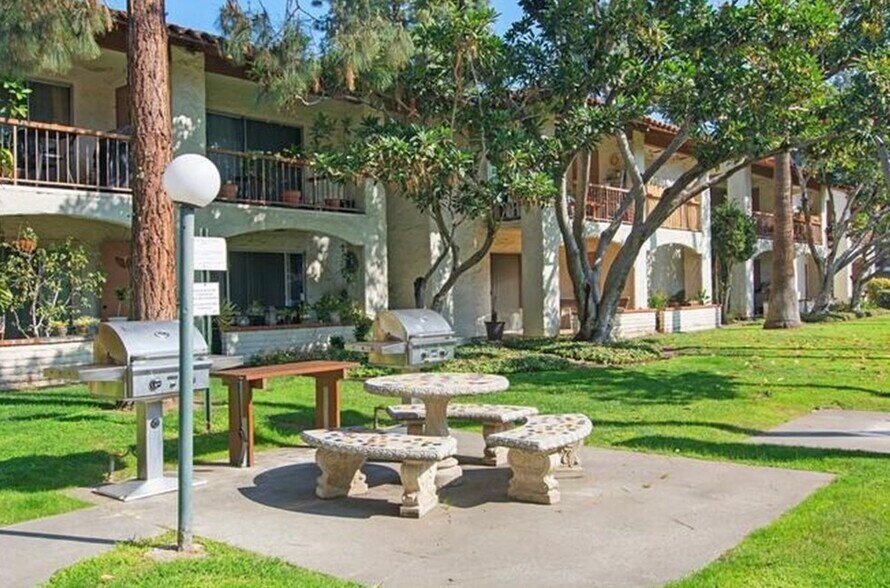 Building Photo - 6019 Rancho Mission Rd