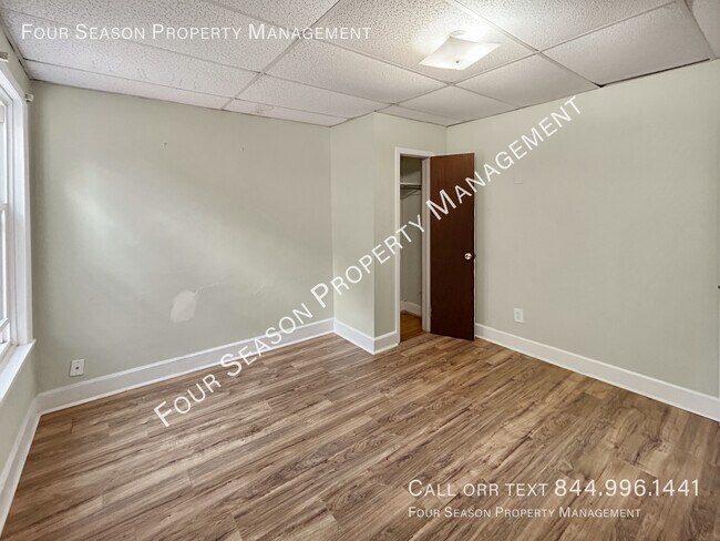 Building Photo - 306 S Locust St