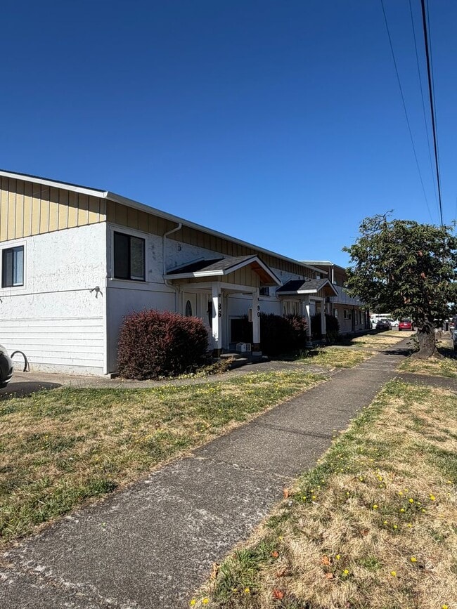 Building Photo - Newly Updated 2 Bedroom!
