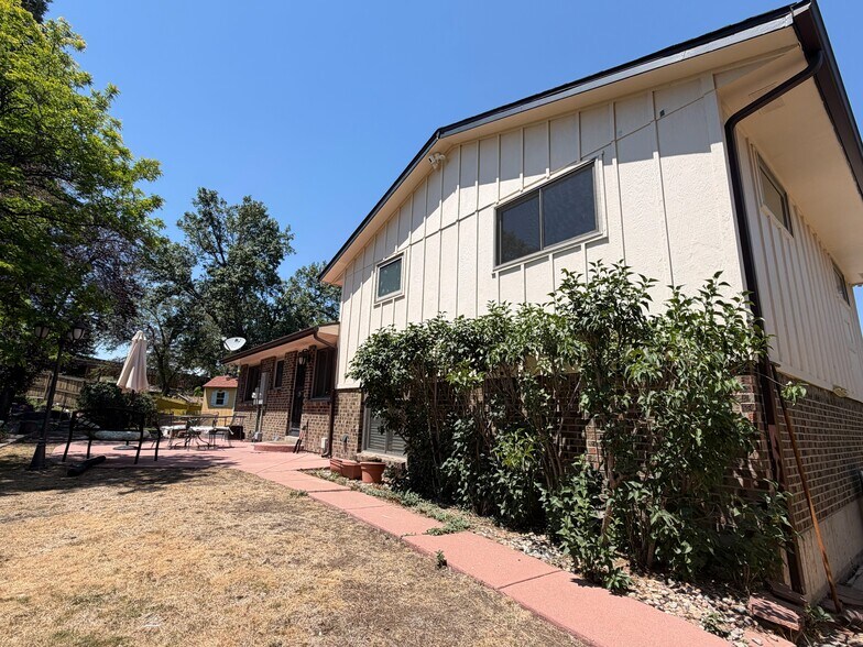 Building Photo - 10194 W Maryland Dr