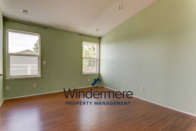 Building Photo - 3 Bedroom 2 Bath + Bonus Room Home with Stunning Water Views in Admirals Cove
