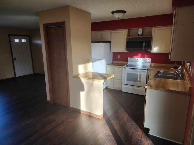 Building Photo - 1601 7th Ave SE