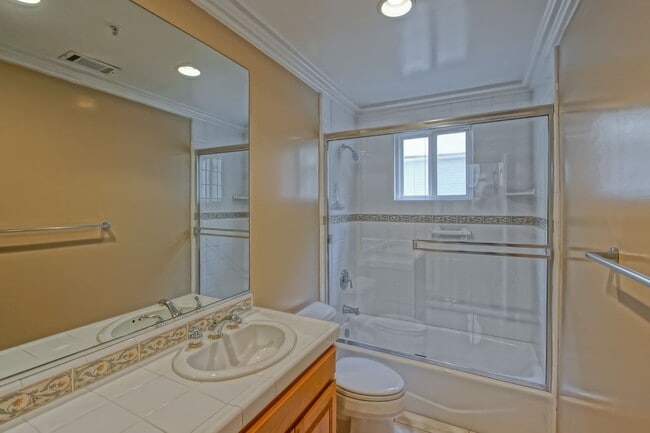 Building Photo - BEAUTIFUL, BRIGHT & AIRY 3BR2.5BA DETACHED TOWNHOME W/ LARGE 2-CAR GARAGE, WORKSHOP/BONUS ROOM, C...