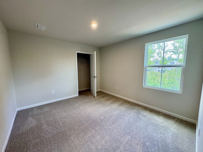 Building Photo - 170 Grv Hl Ter