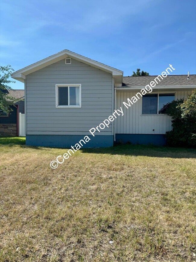 Building Photo - 2 Bedroom House on the Flats with a finish...