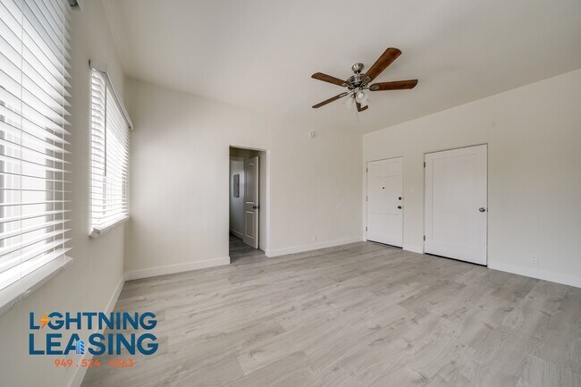 Building Photo - 402 N Coronado St