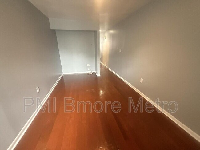 Building Photo - 922 W Lombard St
