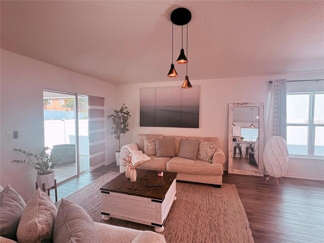 Building Photo - 1084 Papaya Cir.