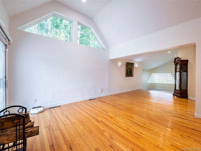 Building Photo - 127 Wooleys Ln