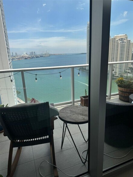 Building Photo - 300 S Biscayne Blvd