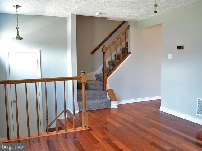 Primary Photo - 49 Rocky Brook Ct