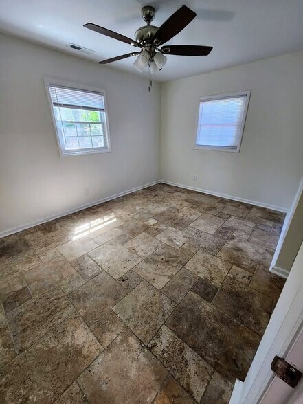 Building Photo - 1013 Rosedale Ave