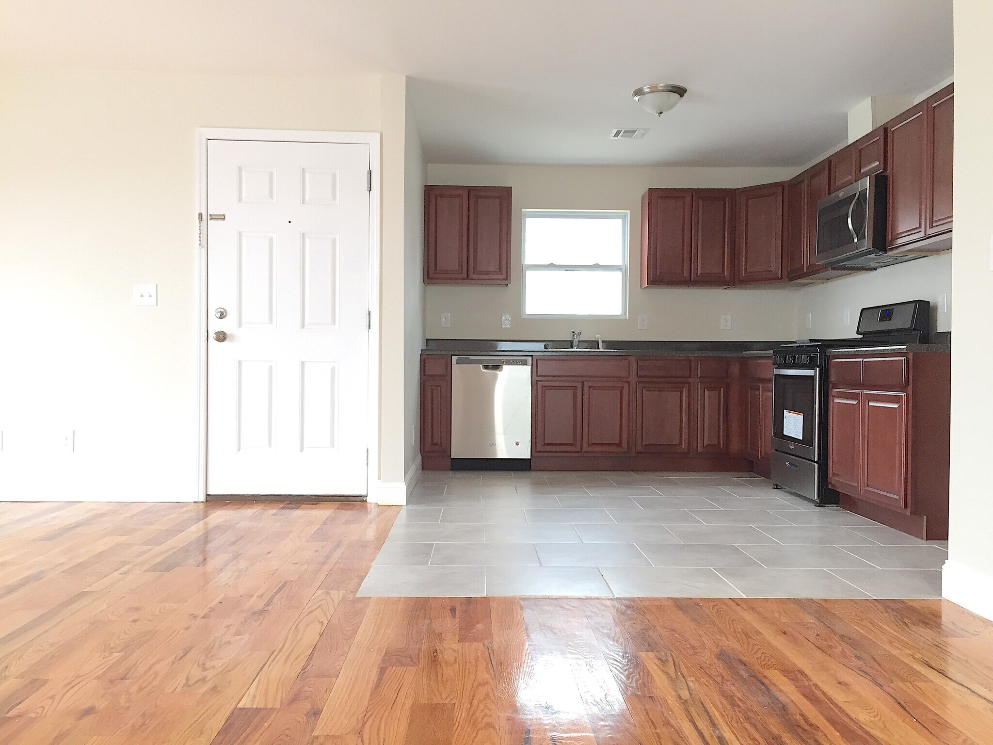 Building Photo - 270 S 20th St