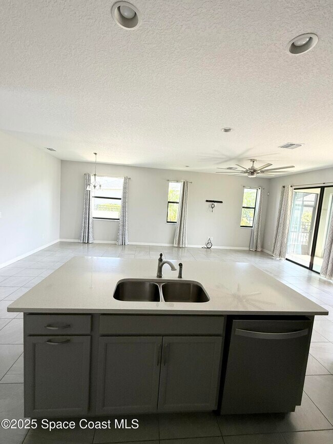 Building Photo - 8032 Mocan Ct