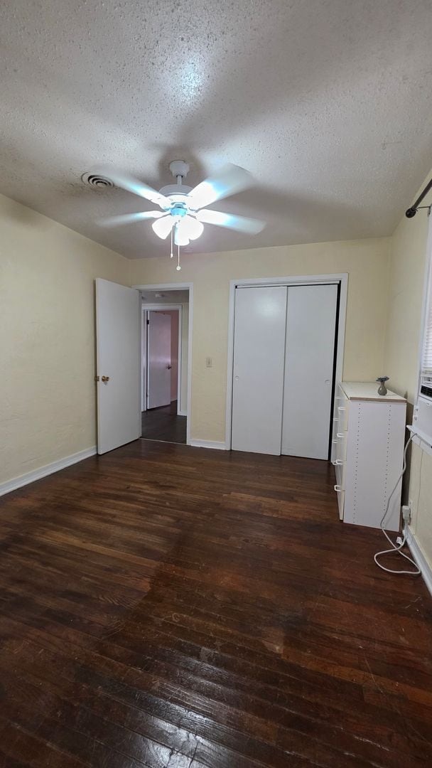 Building Photo - 4 Bedroom 2 Bath Single Family Home w/ 2 Bonus Rooms