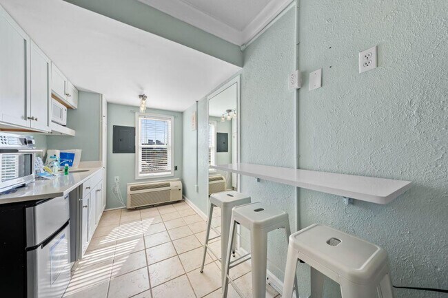 Building Photo - 200 E Beach Blvd