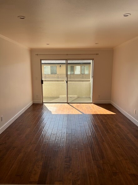 Building Photo - 1517 Armacost Ave
